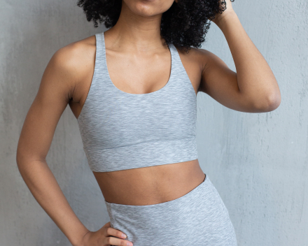 A sports bra and leggings in elastic cotton with an ideal level of comfort